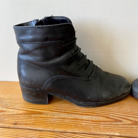 Naturalizer | Vintage Black Ankle Boots Made in Canada - Picture 5 of 8
